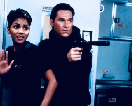 Самолет, отвличан от терористи, е сниман във филм за терористи ВИДЕО