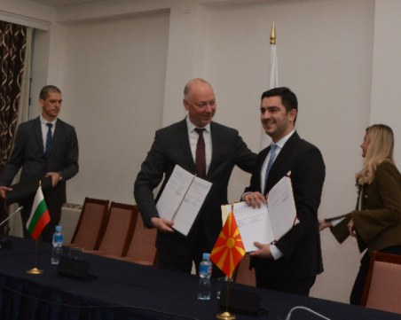 Обещание: За час до Скопие с влака, ама след eдни шест години