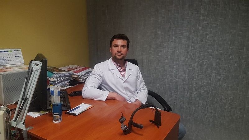 Младите лекари на Пловдив: Д-р Митев и колегите му отстраниха 12-сантиметров паразит СНИМКИ