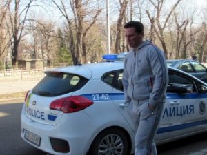 Не е за вярване: Шофьор блъска жена, извинява се и я вози!