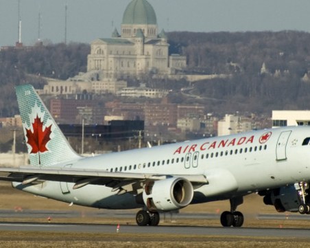 Евакуираха пътници от самолет на летище в САЩ