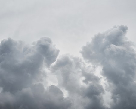 Времето: От понеделник дъжд, в по-високите райони на страната – сняг