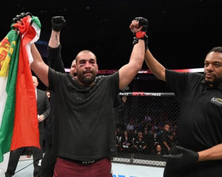 Багата наби американец за първа победа в UFC ВИДЕО