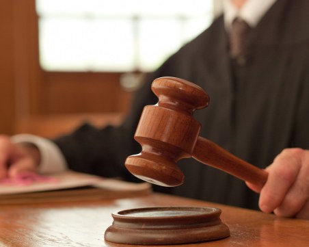 Глобиха мъж 1000 лева заради дълг от 98 стотинки към мобилен оператор