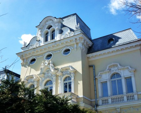 Каква е историята на къщата на Яблански в центъра на София? СНИМКИ