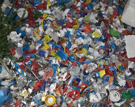 Събрани капачки за рециклиране заринаха нелегално сметище край Варна СНИМКИ