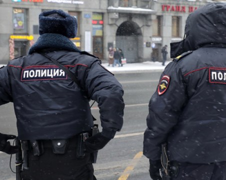 Таксиджии си устроиха масов бой в Москва! Един извади пистолет, има ранен