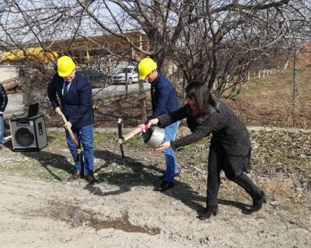 Започна ремонтът на четири улици в Раковски за близо 2 млн. лева СНИМКИ