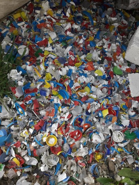 Събрани капачки за рециклиране заринаха нелегално сметище край Варна СНИМКИ