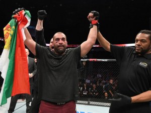 Багата наби американец за първа победа в UFC ВИДЕО