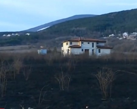 5 дка са изгорели при големия пожар, разразил се снощи в 