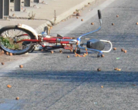 Бус помете велосипедистка край Пазарджик, жената почина в болница