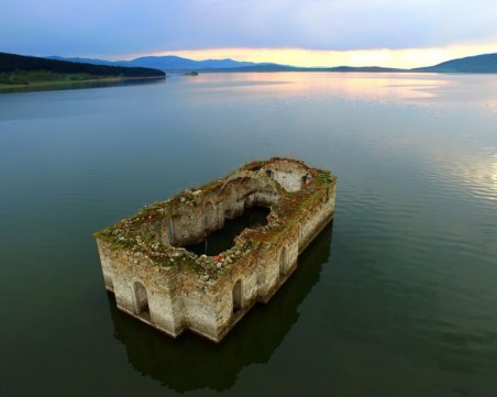 Потопена вяра! Идея за камбана на 