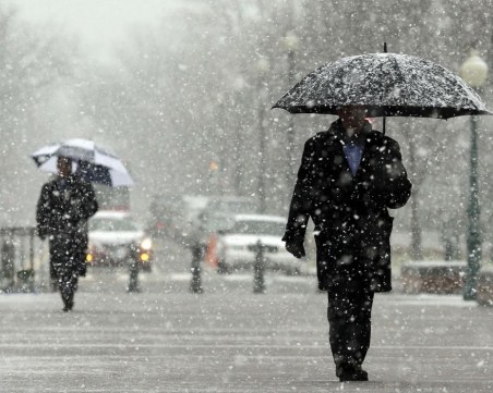 Времето във вторник ни предлага: Валежи – дъждовни, че и снежни!?