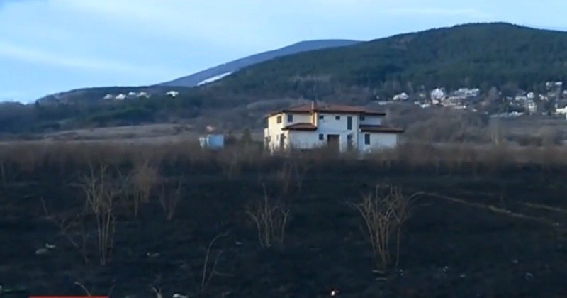 5 дка са изгорели при големия пожар, разразил се снощи в 