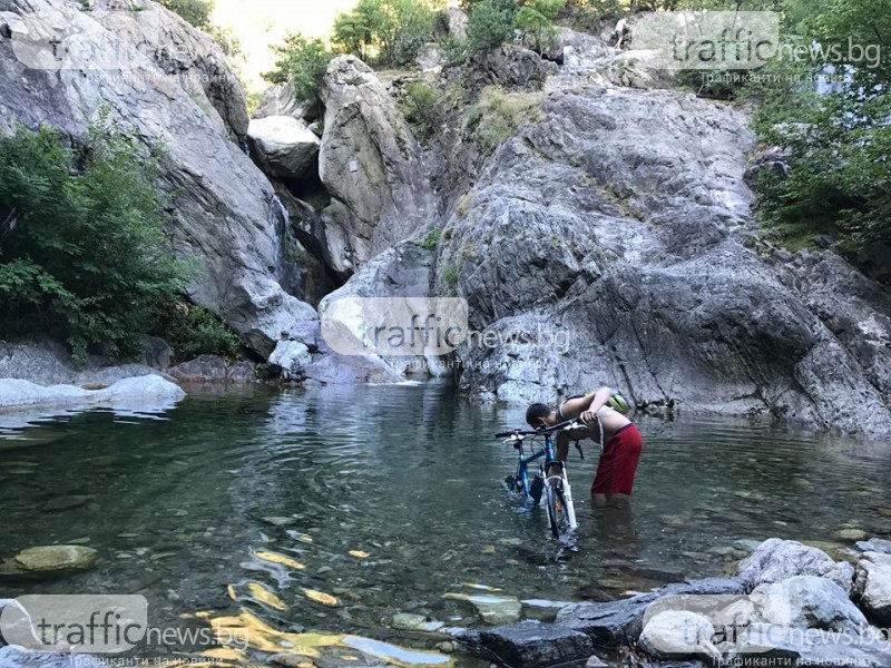Млади мъже върнаха към живот 11-годишното момиче, паднало във водопад край Карлово ВИДЕО