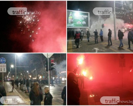 Димки, факли, бомби! Бултраси отбелязаха 107-ия рожден ден на Ботев Пловдив СНИМКИ