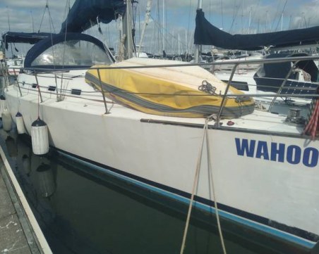 Мъж се оказа сам в океана, спасиха го дънките му ВИДЕО