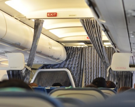 Пътничка забрави бебето си, върна самолет на летище