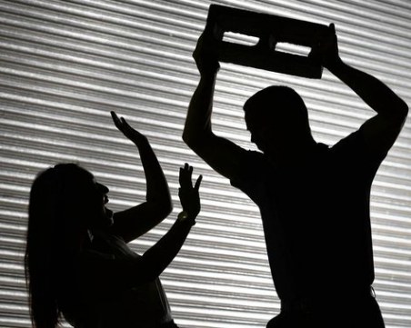 Пострадалата в Свети Влас е нападната с шише от приятеля си