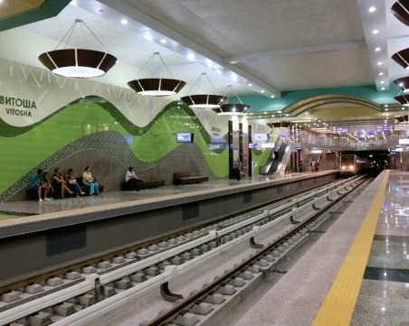 Пуснаха метрото и през станция 