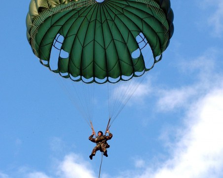 Съюзът на българските парашутисти свиква общо събрание