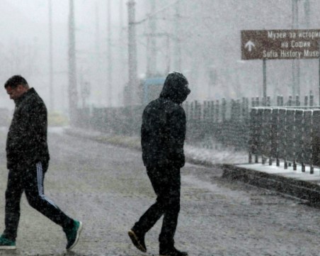 Синоптиците предсказват: Понижение на температурите, 15 см сняг на север!?