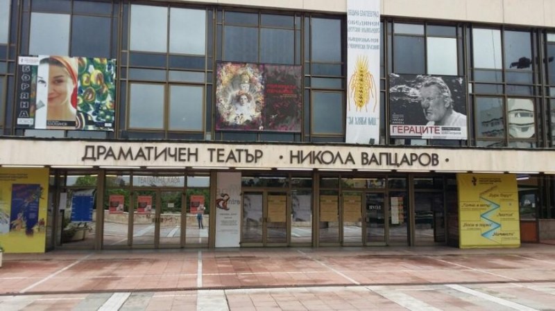 Актьор е в болница след нелеп инцидент в театъра в Благоевград