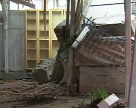 Бетонен блок се стовари върху покрив на заведение в столицата