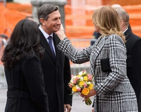 Комичната целувка: Деси Радева оплеска с червило словенския президент ВИДЕО