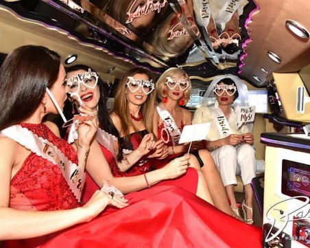 Моминското парти на Софи Маринова - в код червено СНИМКИ и ВИДЕО