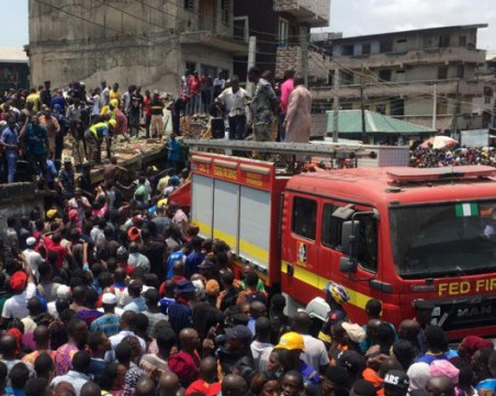 Основно училище се срути в Нигерия! Под руините има над 100 души