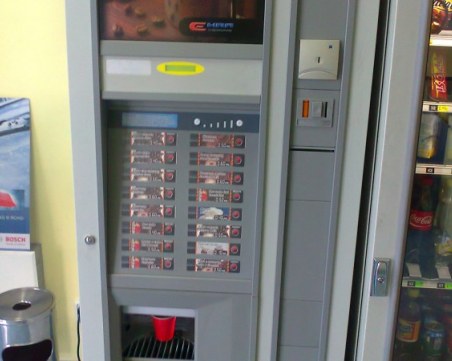 Спипаха трима тийнейджъри, разбивали кафеавтомати в Пловдив