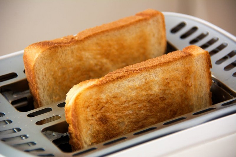 Акриламид в храните: Уж препечено хлебче, а то по-отровно от чипса?