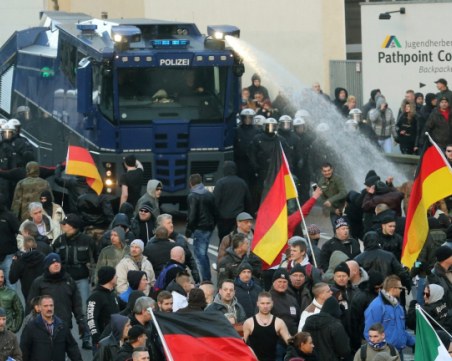 Безпомощност! Повече от 1000 германки обругани от сексуалните гаври на бежанците, само трима обвинени