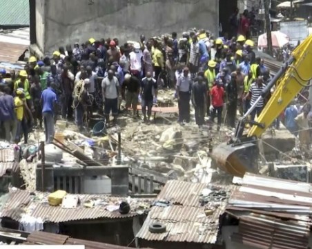 Извадиха 37 души изпод руините на срутилото се училище в Нигерия