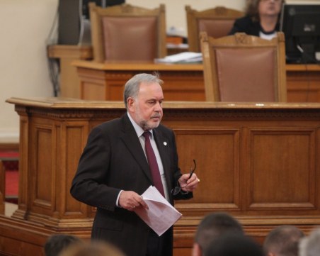 Славчо Велков за напускането си: Оставам съветник на Нинова!