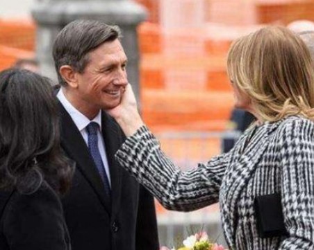 Спец по протокола мъмри Деси Радева за сочната целувка и бърсането