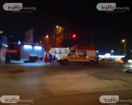Тежка катастрофа в Пловдив, пожарна и линейка са на мястото СНИМКИ