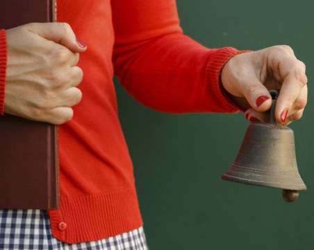 Глад за учители у нас: След 8 години ще търсят на пожар 40 000