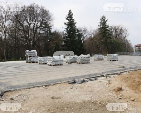 Ударен ремонт в центъра на Пловдив, полагат настилката върху подлеза на Гладстон СНИМКИ