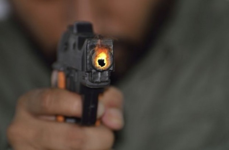 Пловдивчанин извади пистолет при скандал със съсед, заплаши с убийство