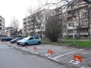 Жители на Кършияка се радват на нов паркинг