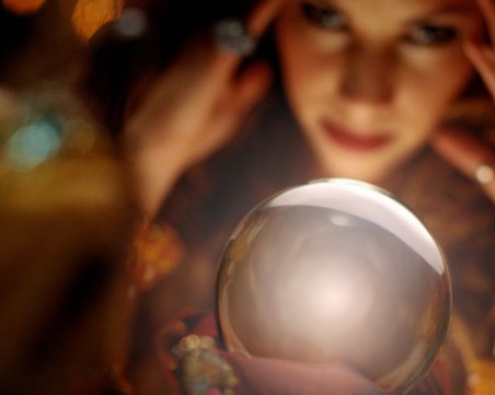 1000 лв. и ясновидки омаяха 70-годишна: Вече си 20-годишна принцеса!