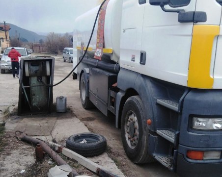Акция във Велинград! Иззеха голямо количество дизелово гориво СНИМКИ
