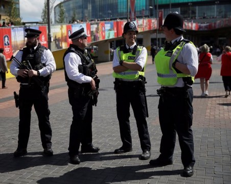 Бандата на заловения у нас Оуен нападала с мачете и пистолет