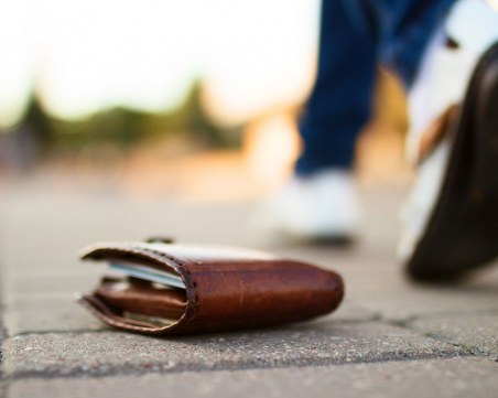 Хванаха двама тийнейджъри в Пловдив, обрали пловдивчанин