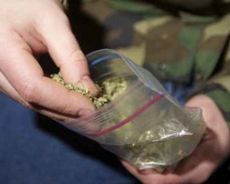 Хванаха мъж и жена след наркосделка в Пловдив