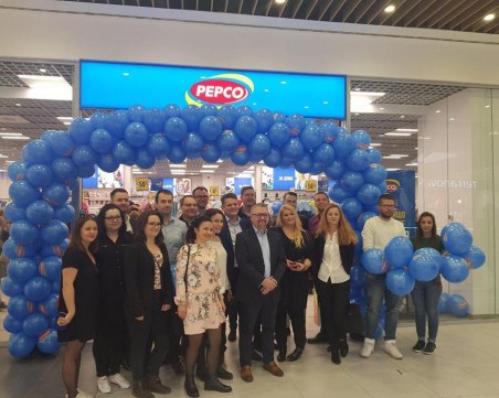 Опашки на откриването на PEPCO в Пловдив! Клиентите: Ще се върнем отново СНИМКИ