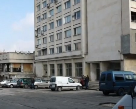 Жилищата в бившата сграда на АОНСУ в Русе – на промишлен ток!?